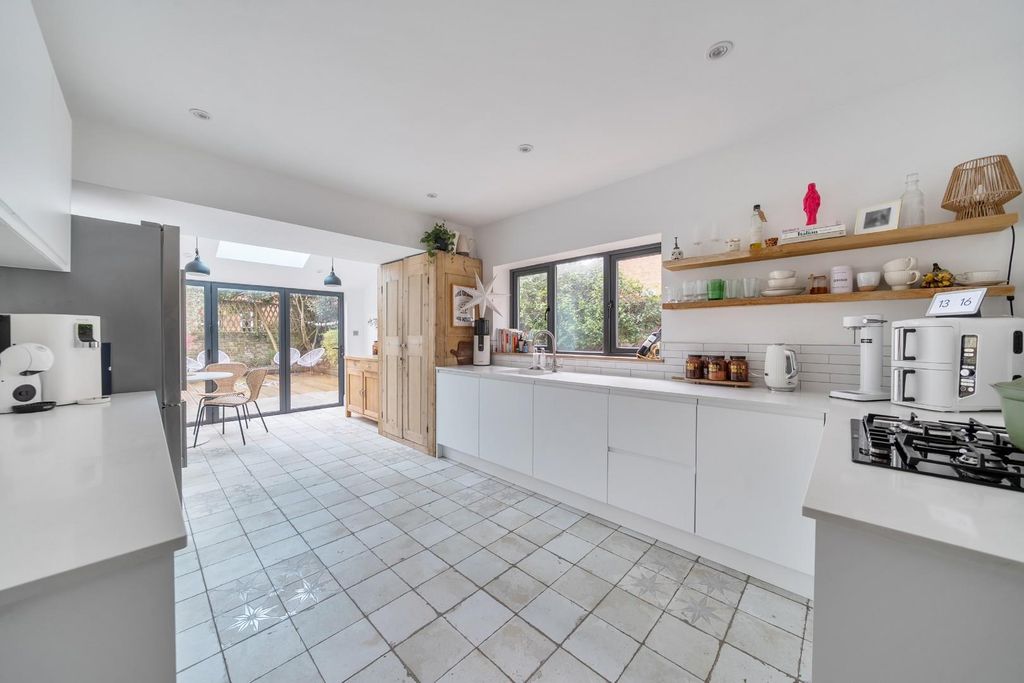 Property photo 1 of 30 1386530-12-6965117A7c8d5.Jpg