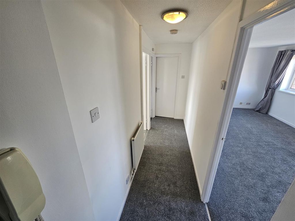 Property photo 2 of 13 Entrance Hall