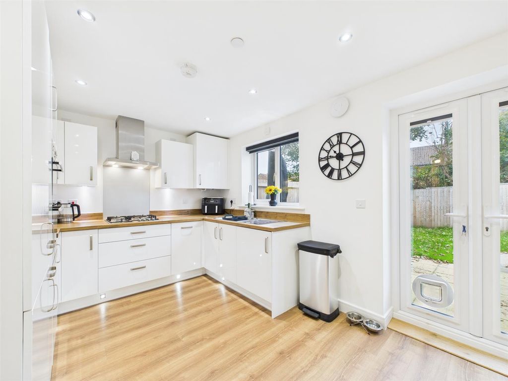 Property photo 3 of 15 Cam02295G0-Pr0321-Still006.Jpg