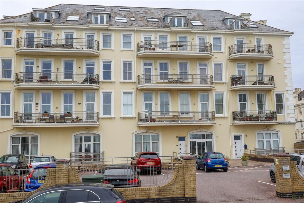 Property photo 1 of 15 Marine Park