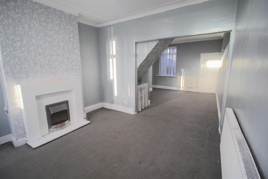 Property photo 2 of 10 Lounge