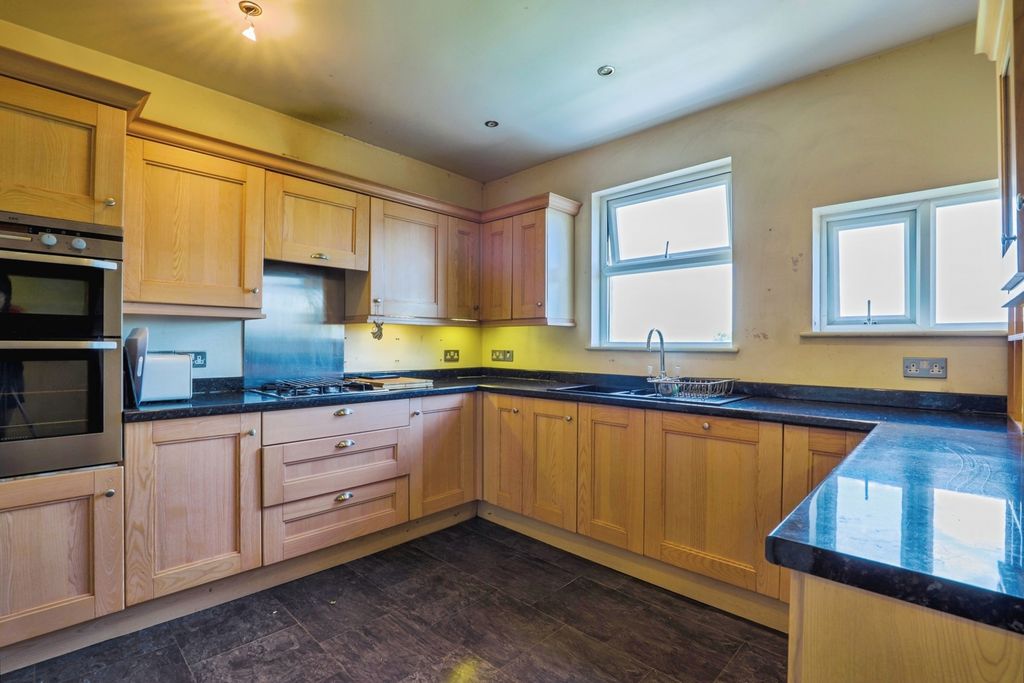 Property photo 2 of 17 Pbox-Img.Jpg