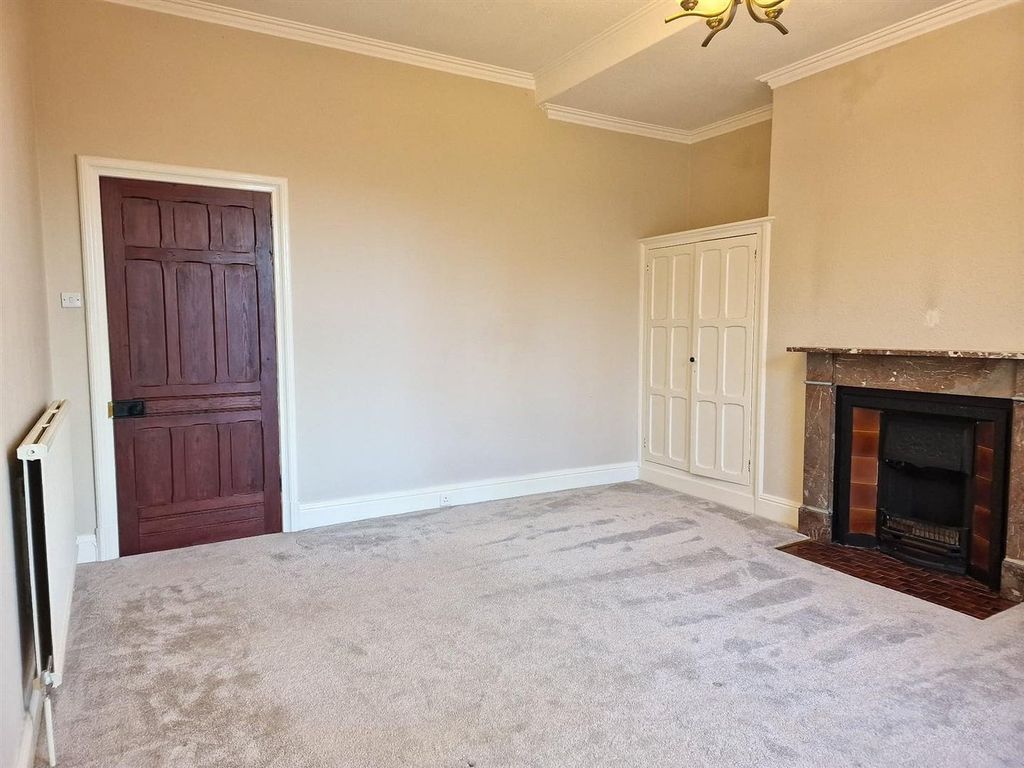 Property photo 3 of 6 Bedroom