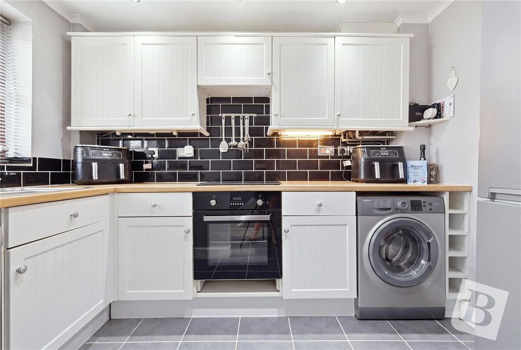 Property photo 2 of 16 Kitchen