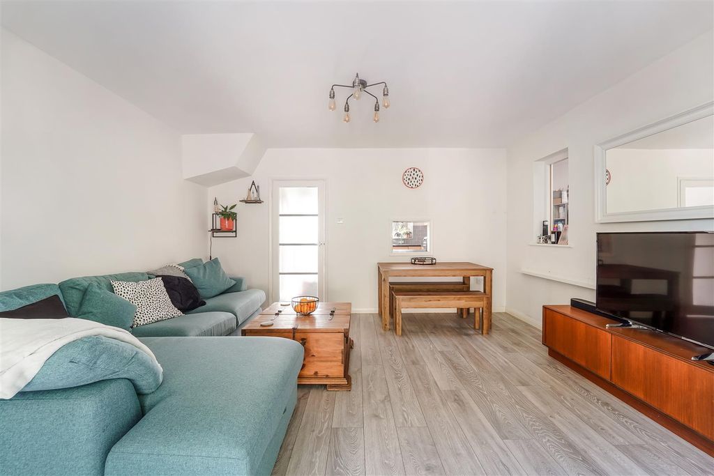 Property photo 3 of 13 Kingston Road (13).Jpg