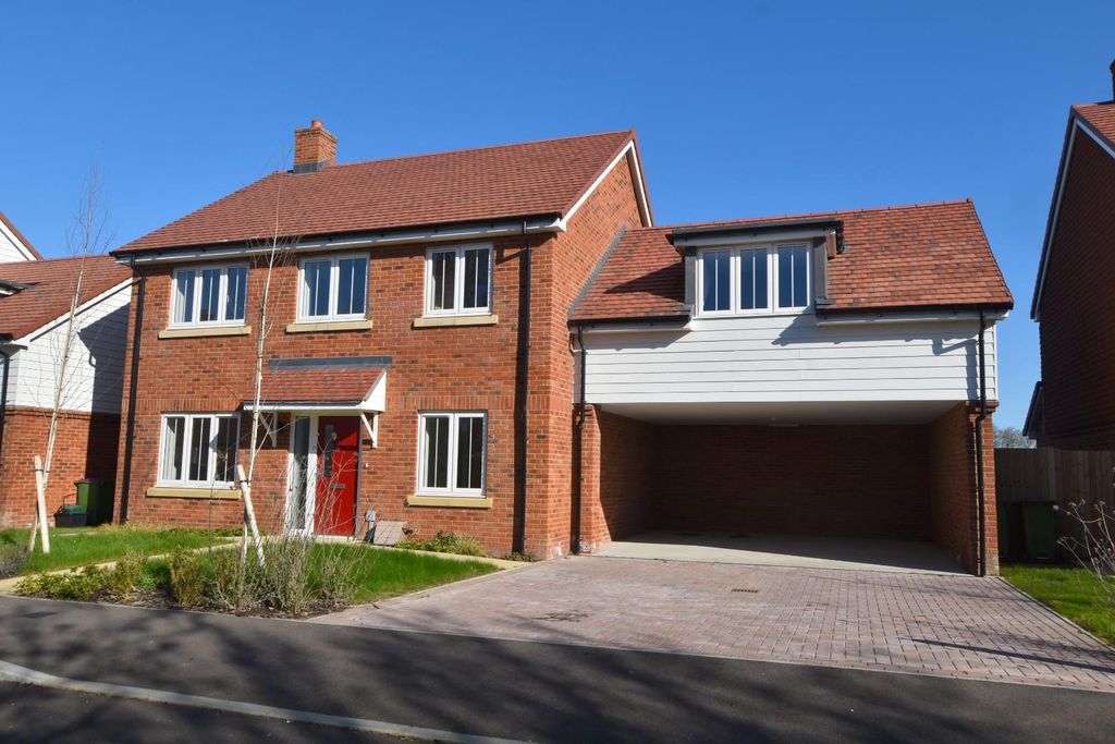 Property photo 1 of 25 New 31 Maude Close (1).Jpg