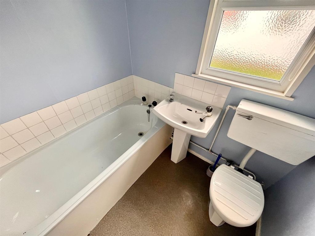 Property photo 3 of 7 Bathroom