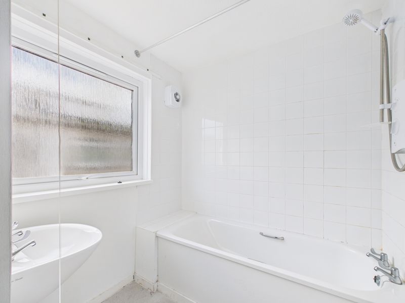 Property photo 3 of 10 Bathroom