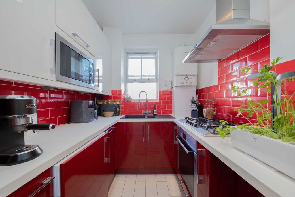 Property photo 2 of 5