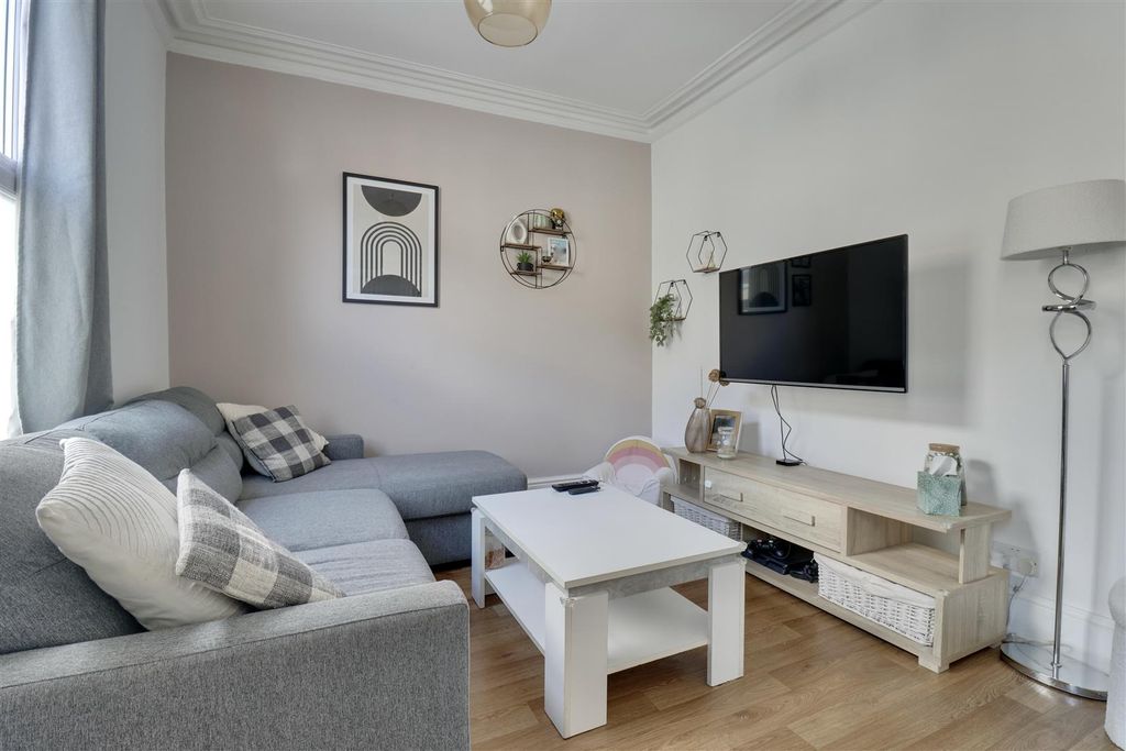 Property photo 3 of 14 8Dd1C672-0CE0-4D89-A39F-C16D3D1D4606_1_201_A.Jpeg