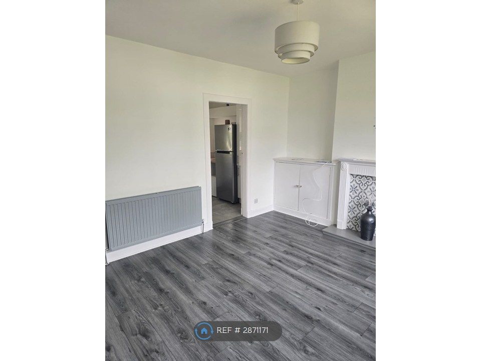 Property photo 3 of 28 Living Room