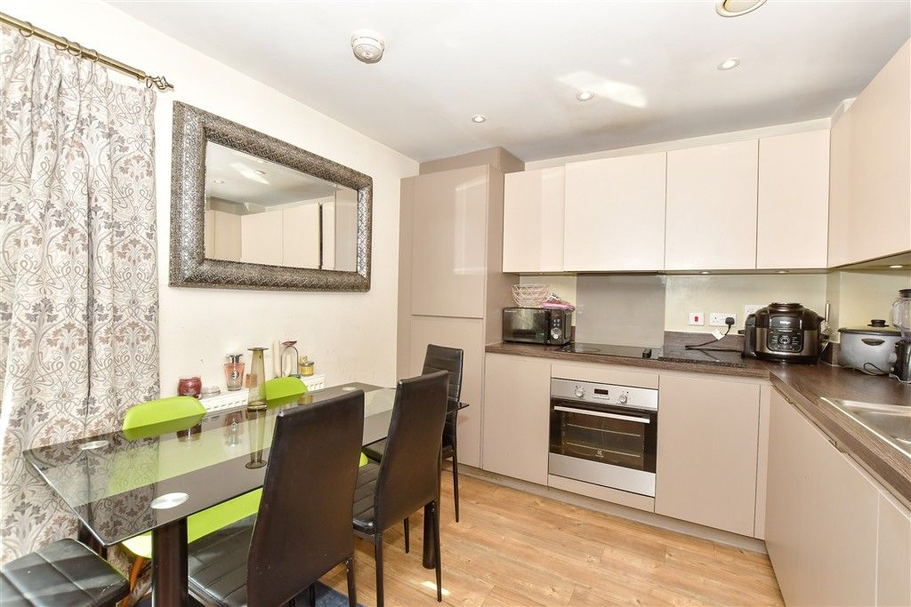 Property photo 3 of 7 Kitchen/Lounge