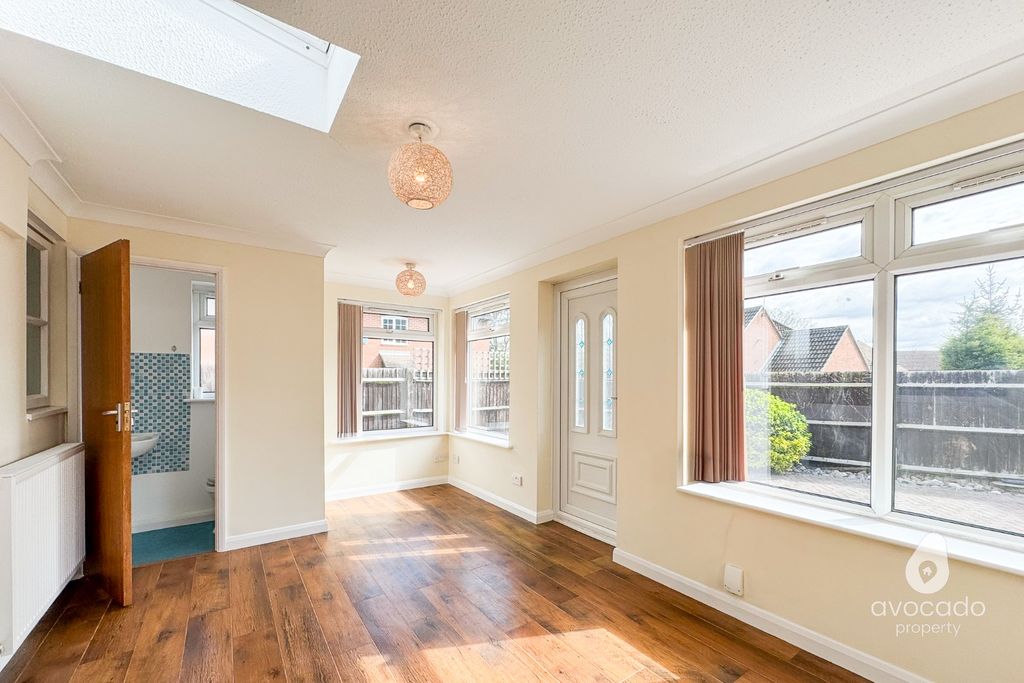 Property photo 2 of 18 5037084