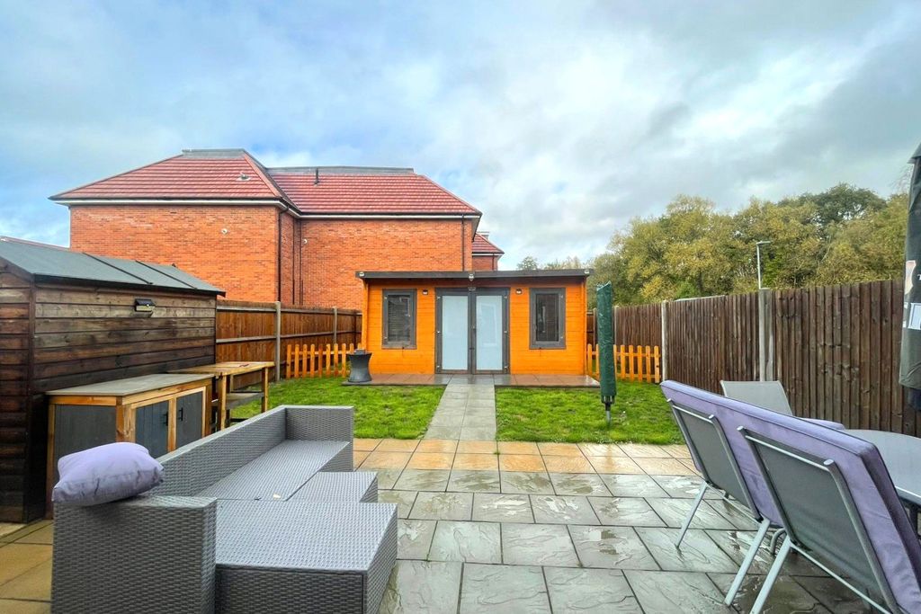 Property photo 2 of 14 Picture No. 20