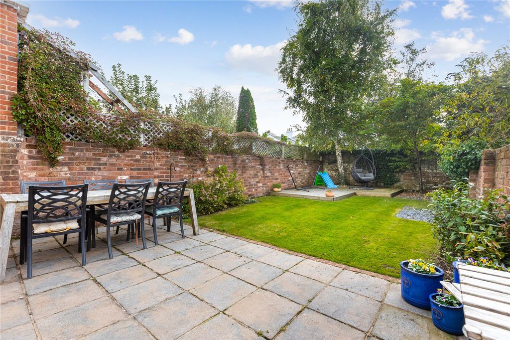 Property photo 2 of 17 Garden