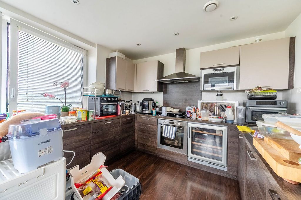 Additional image 5 of 3 bed flat for saleGreen Lane, Elstree, Edgware HA8