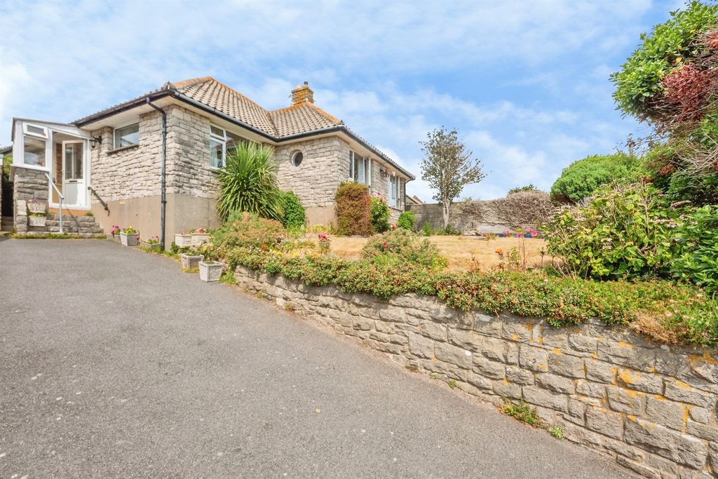 Property photo 2 of 23
