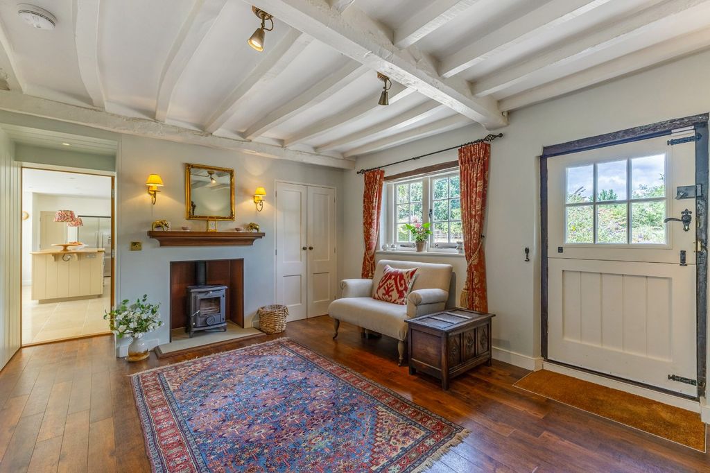 Property photo 3 of 31 Entrance Hall