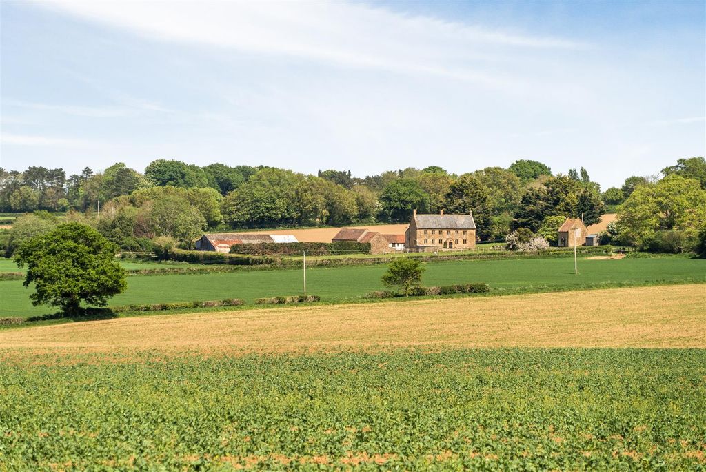 Property photo 2 of 52 View Across The Fields
