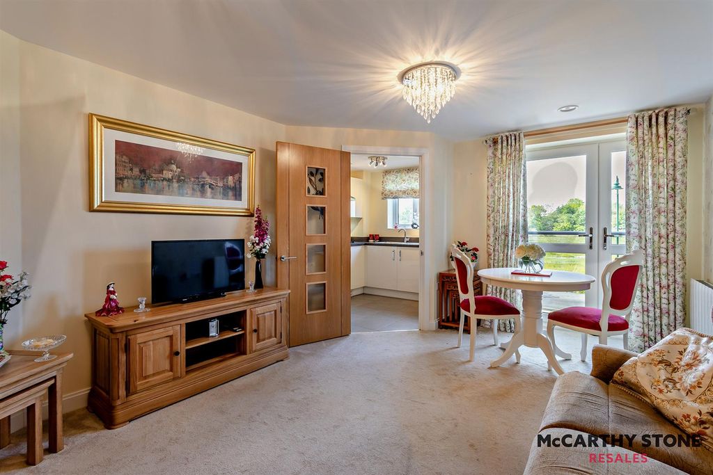 Property photo 3 of 16 8595831-Interior02-800.Jpg