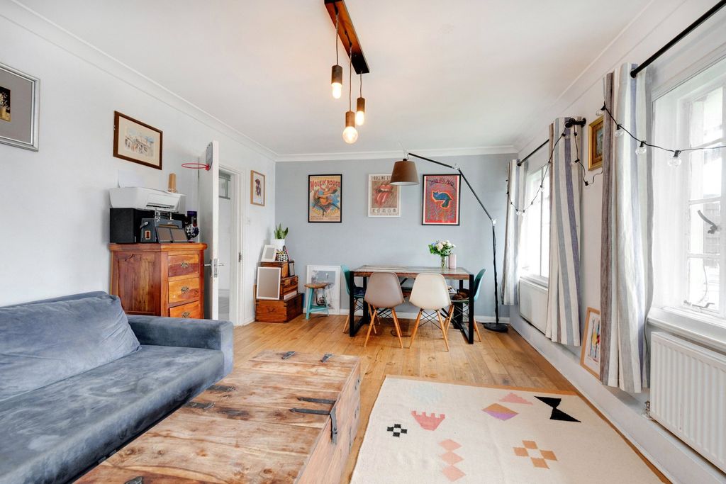 Property photo 3 of 8 Picture No. 11