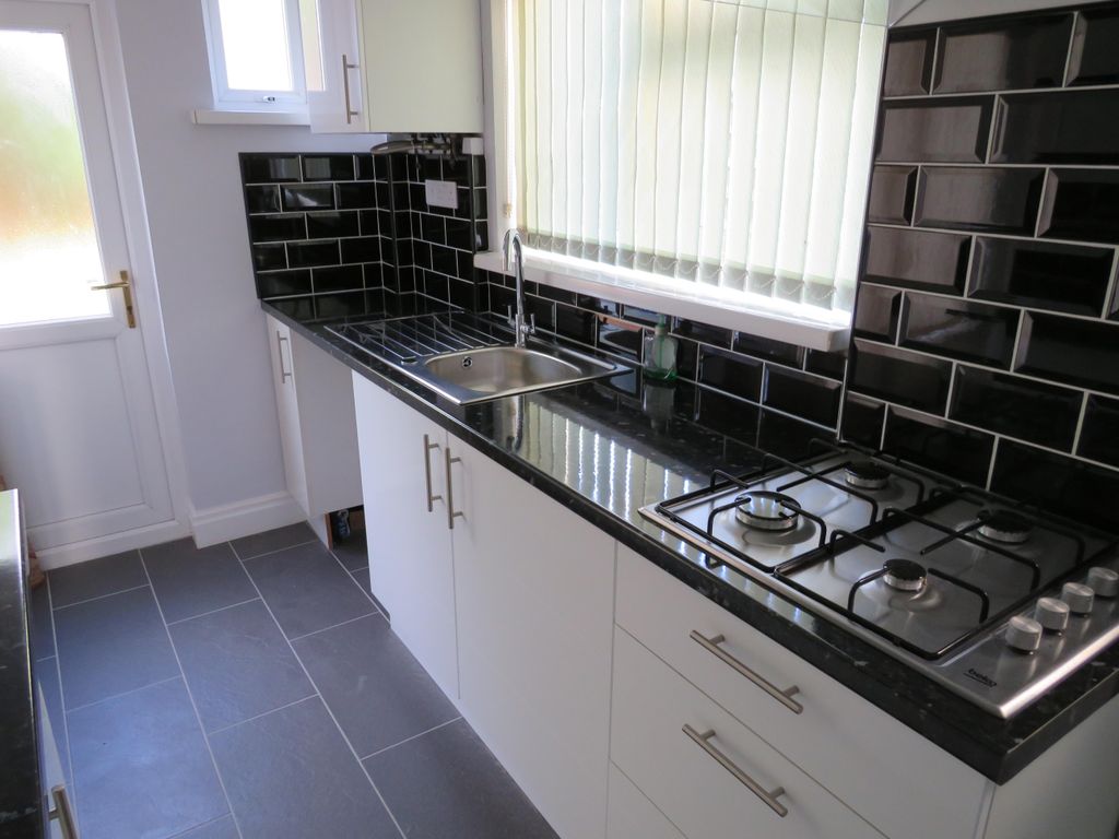 Property photo 3 of 9 Kitchen