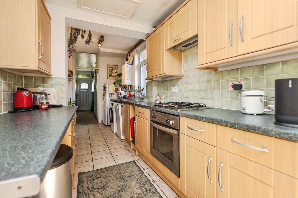 Property photo 3 of 18 Kitchen