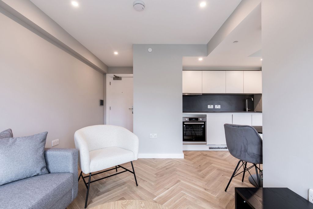 Property photo 3 of 14 Living_Room