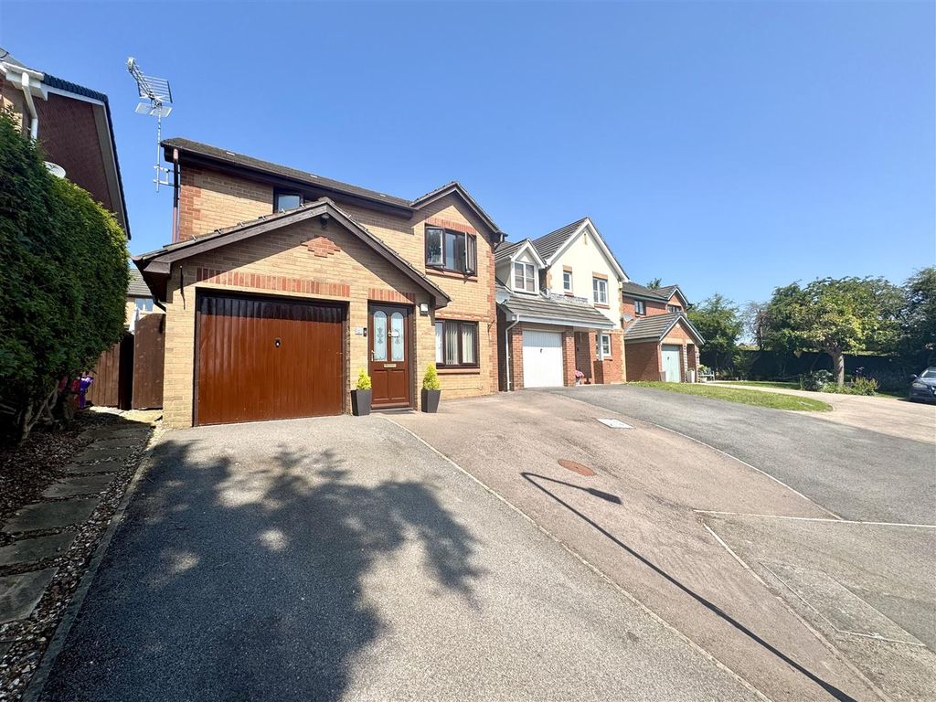Property photo 1 of 17 Apple Avenue