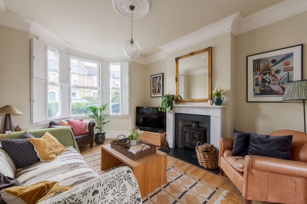 Property photo 2 of 31