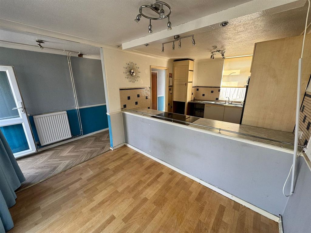 Property photo 2 of 28 Sitting / Dining Room