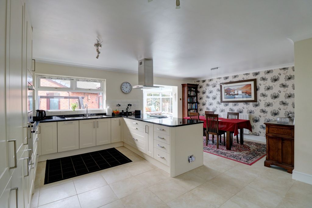 Property photo 1 of 29 Kitchen 1.1