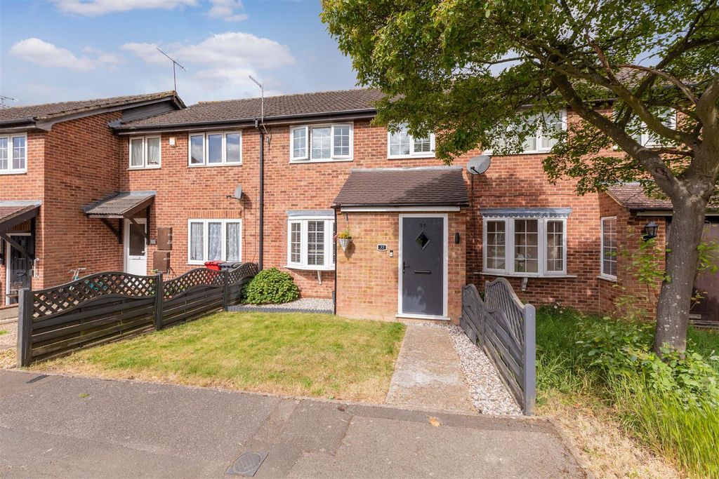 Property photo 1 of 17 35 Dunster Gardens-4.Jpg