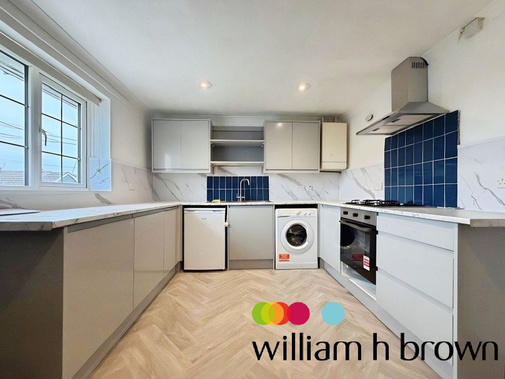 Property photo 1 of 6 Kitchen