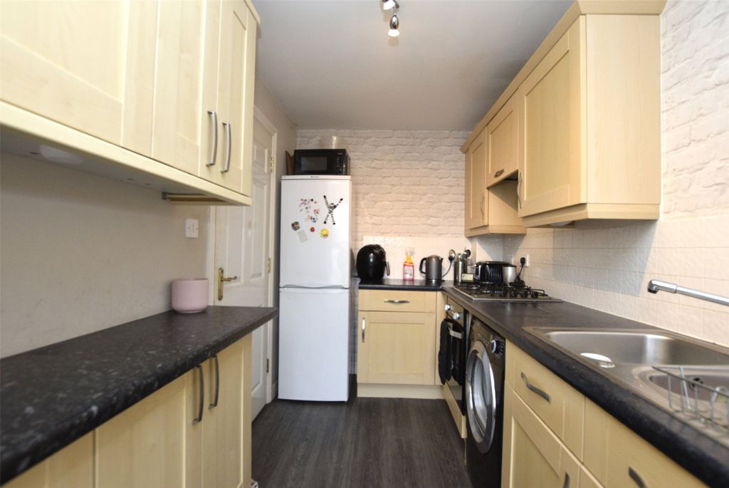 Property photo 3 of 9 Kitchen