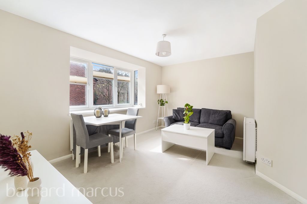 Property photo 1 of 8 Balcony