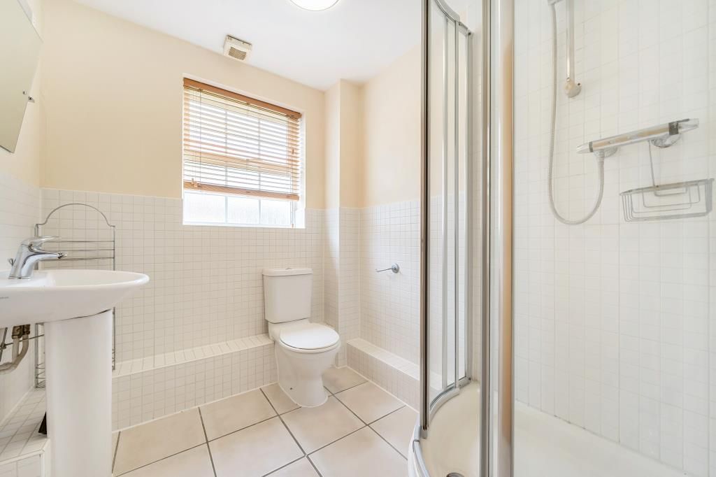 Property photo 3 of 10 Bathroom