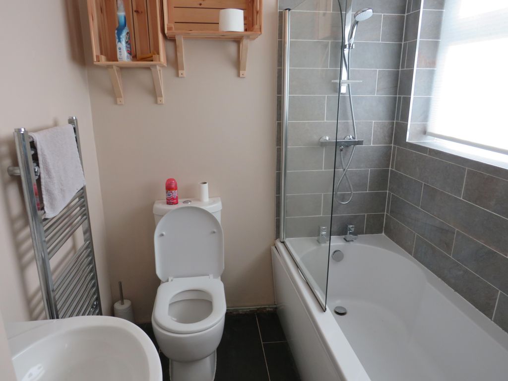 Property photo 3 of 8 Bathroom