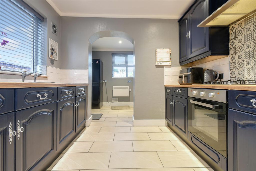 Property photo 3 of 24 Kitchen