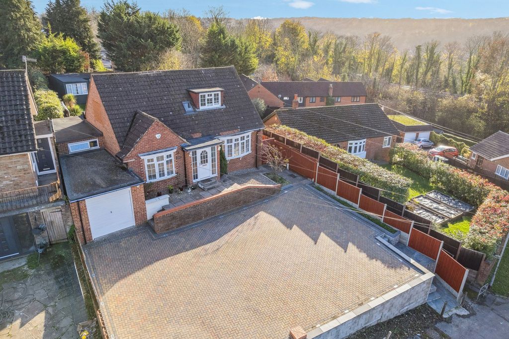 Property photo 2 of 21