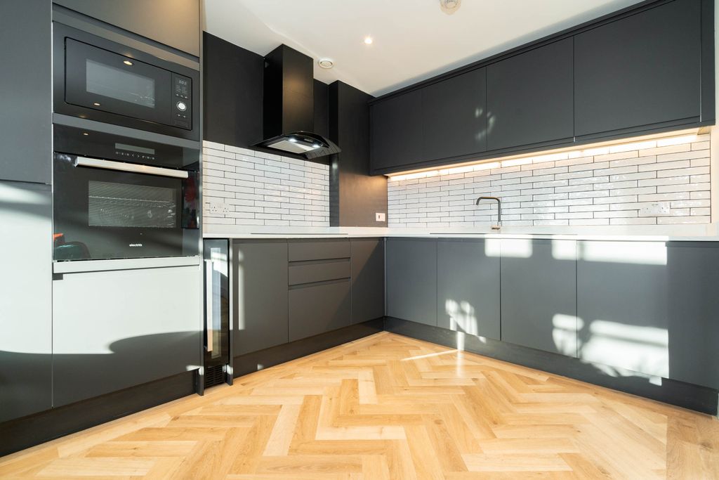 Property photo 1 of 8 Kitchen