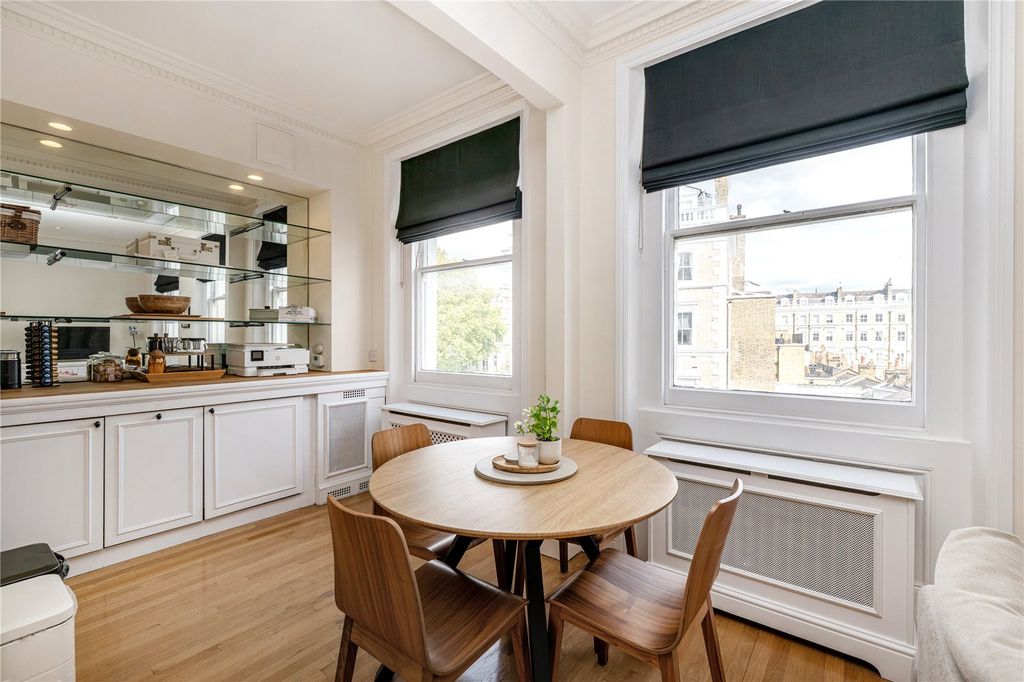 Property photo 3 of 11 Dining
