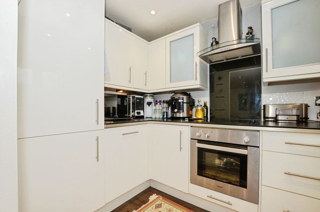 Property photo 3 of 20 Kitchen