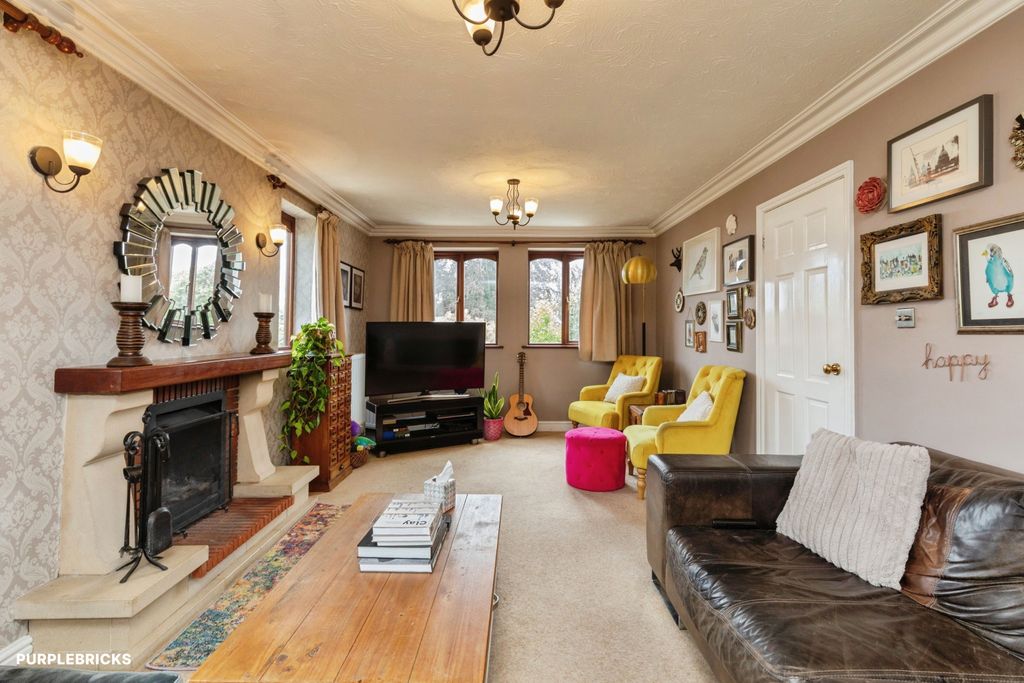 Property photo 2 of 32