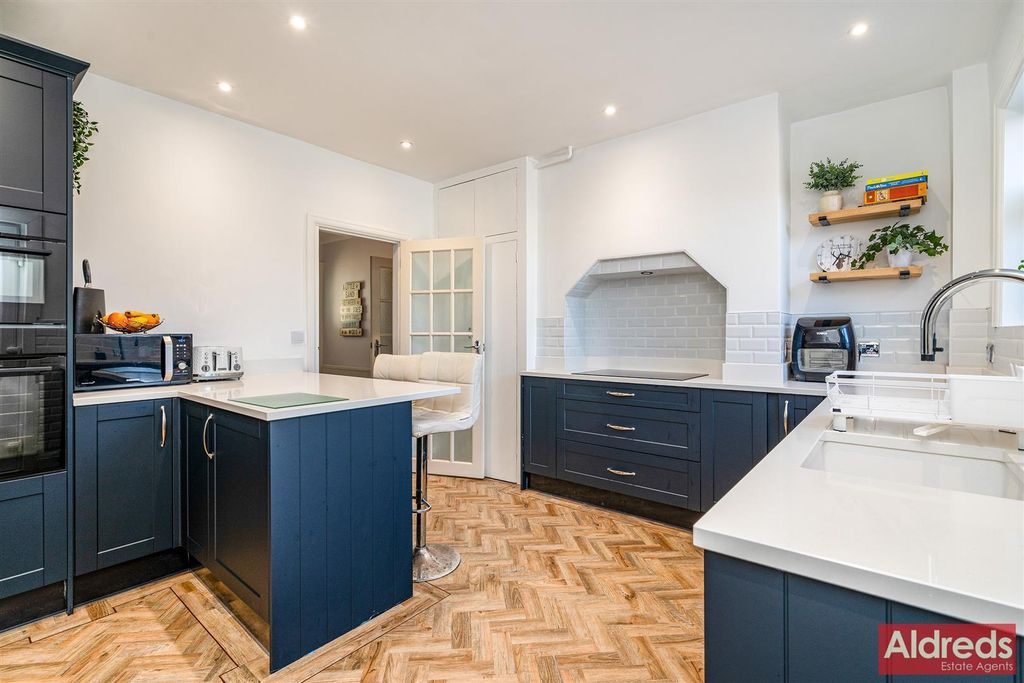 Property photo 3 of 20 Kitchen