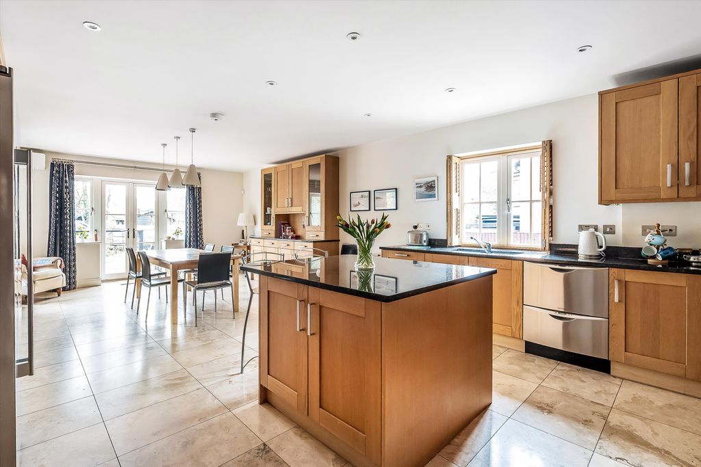 Property photo 3 of 22 Image