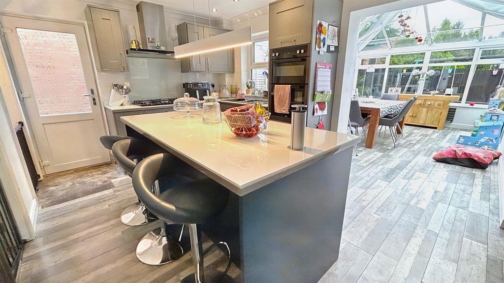 Property photo 3 of 21 Kitchen