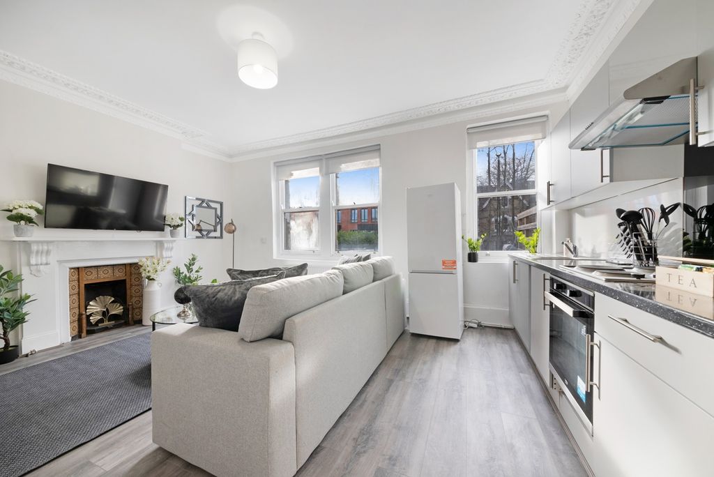 Property photo 2 of 15 Archway Road 2