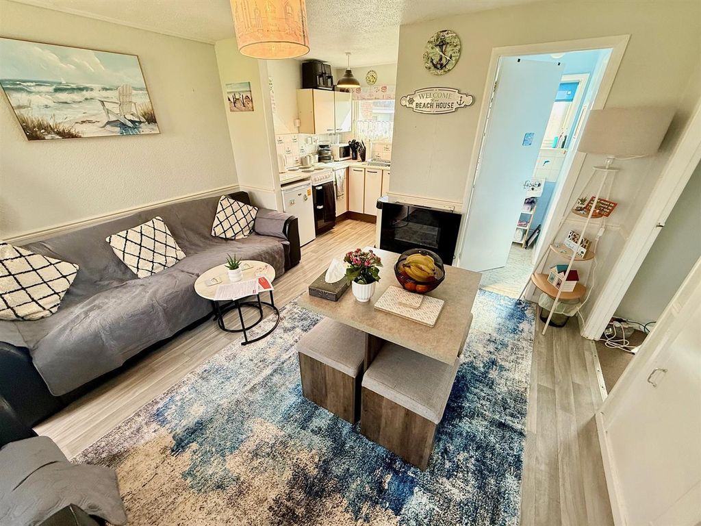 Property photo 3 of 9 Living Room