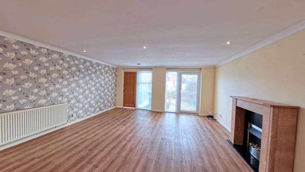 Property photo 3 of 11 Living Room